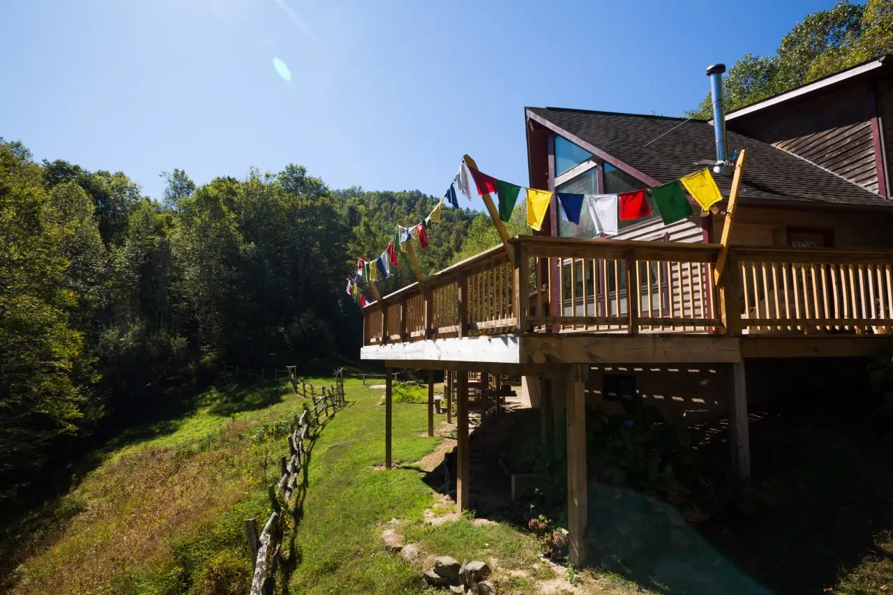Exploring the health and wellness benefits offered at North Carolina hot springs retreat centers.