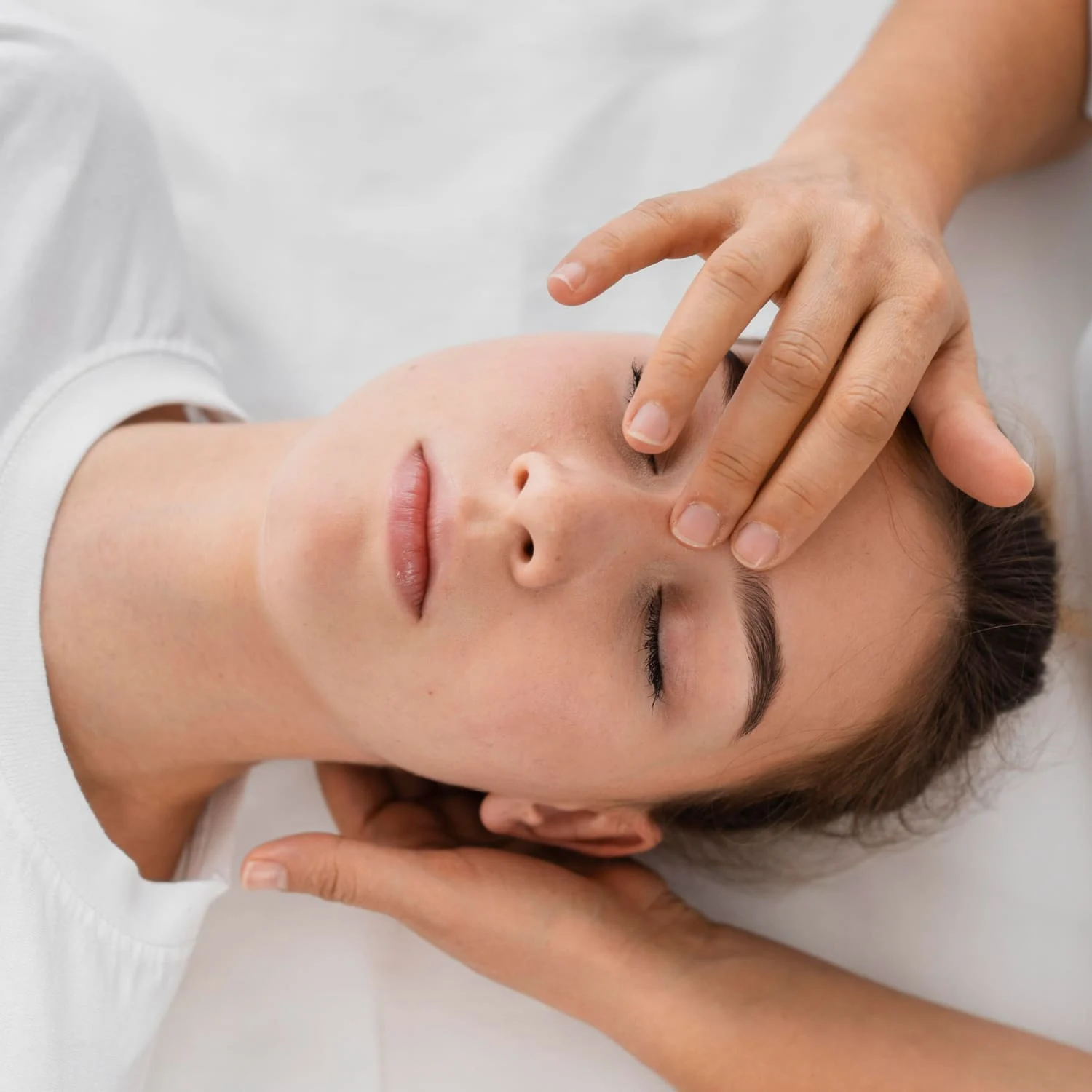 Facial massage of marma point on forehead